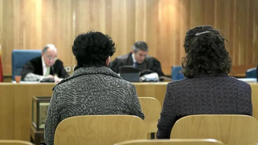 Las hermanas Blanca Rosa y María Isabel Bruño, ayer ante el juez.