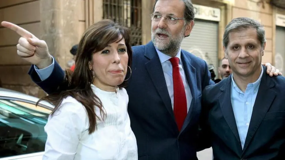 Mariano Rajoy, junto a Alicia Sánchez-Camacho y Alberto Fernández Díaz, ayer en Barcelona.