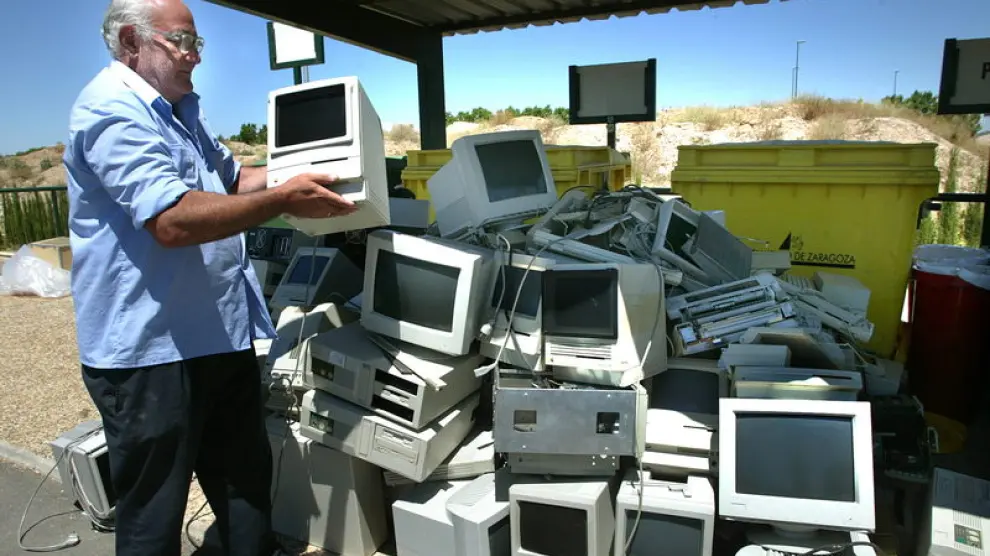Recogida de equipos informáticos viejos en un punto limpio