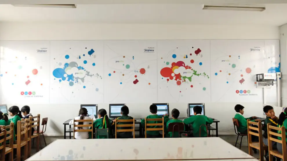 Aula de Fundación Telefónica en el colegio República de Cuba, de Lima (Perú)