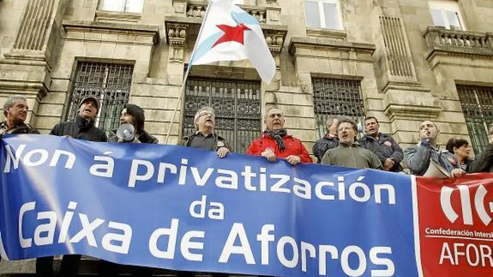 Concentración organizada por CIG ante el Banco de España contra la privatización de las cajas.