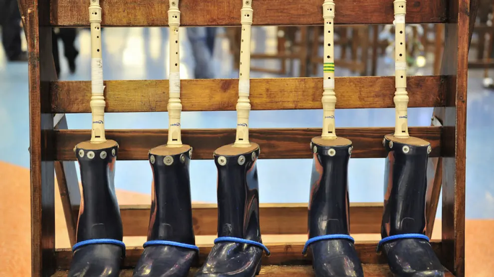 Unas botas de agua dan lugar a un original instrumento