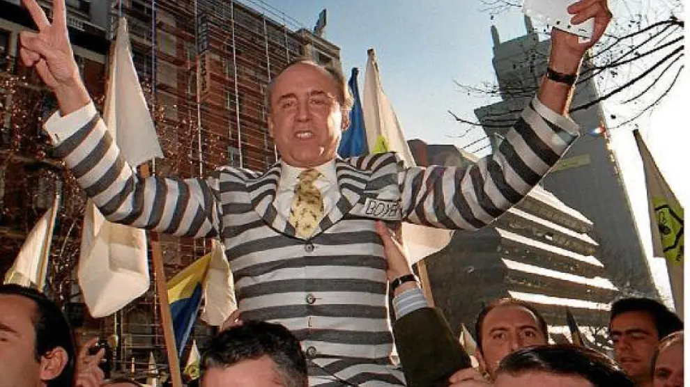 José María Ruiz-Mateos a su llegada a la Audiencia Nacional en 1997 para declarar por presunta estafa.