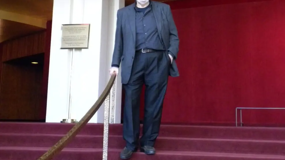 El tenor Plácido Domingo posa en el Met