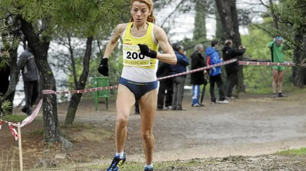 Luisa Larraga corriendo en el pasado Memorial 'Emma Cajal', en Huesca.