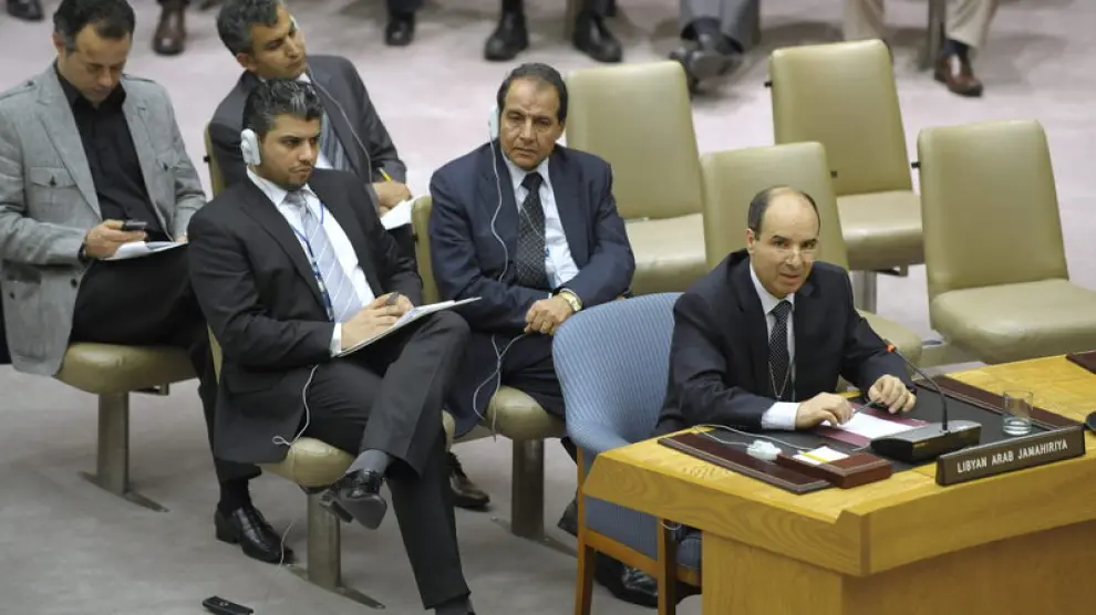 Ibrahim Dabbashi, vice embajador de Libia en las Naciones Unidas, habla durante el Consejo de Seguridad de la ONU.