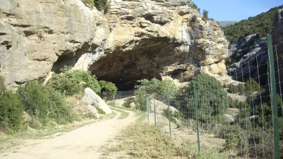 Cueva de Chaves, en Bastaras.