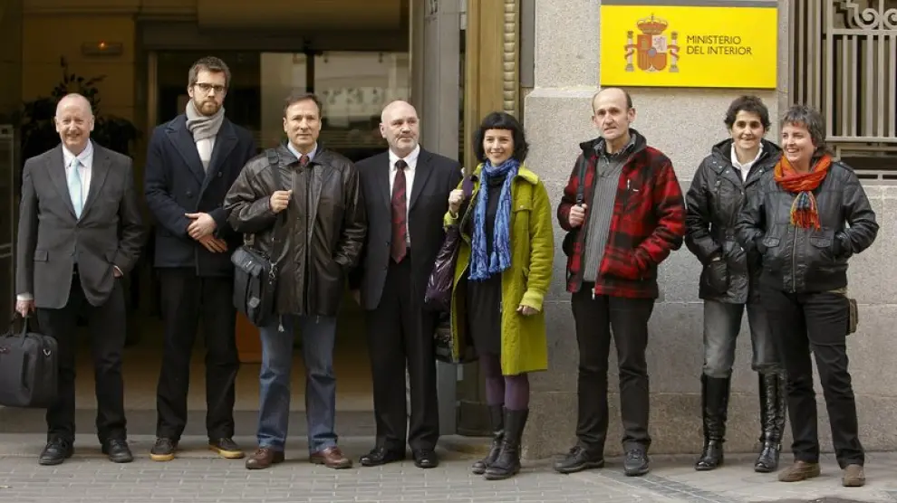En la imagen, los promotores de Sortu, a las puertas del Ministerio del Interior el pasado 9 de febrero