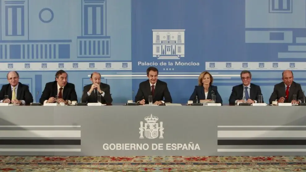 Zapatero, acompañado por Salgado y Rubalcaba, recibió a 41 grandes empresarios en la Moncloa