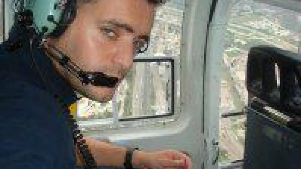 Albert Batllé, el piloto, en un helicóptero.