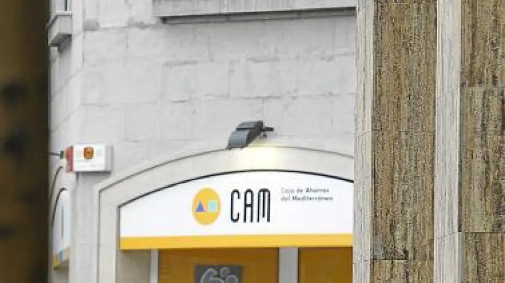 Sucursales de CAM y Cajastur en Oviedo.