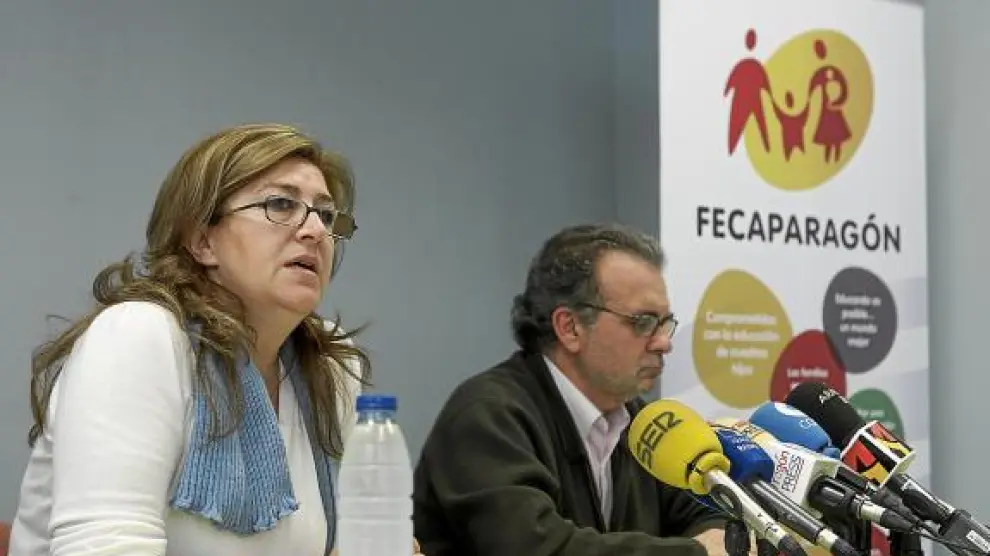 Ana Abán, presidenta de Fapar, y Pedro Martínez, de Fecapa, ayer durante la rueda.