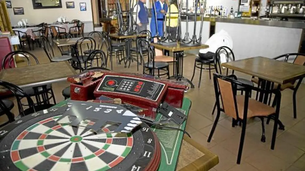 Los ladrones entraron el fin de semana en un bar de Morés, donde causaron desperfectos.