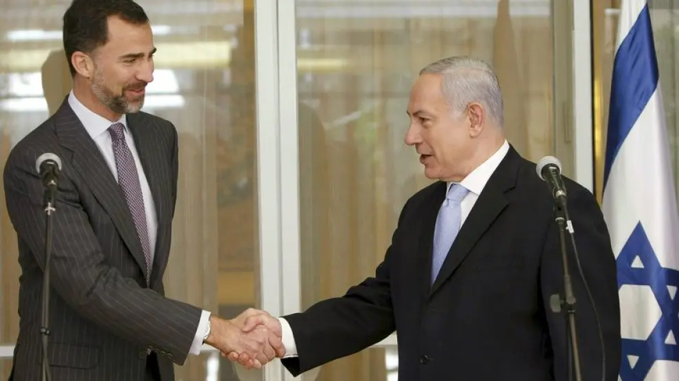 El príncipe de Asturias saluda al primer ministro israelí, Benjamín Netanyahu