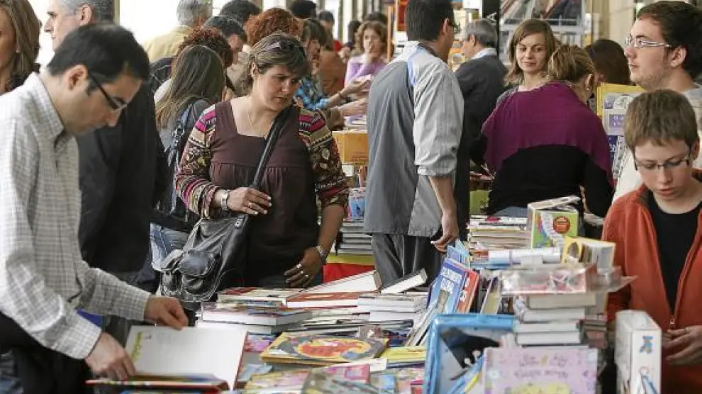 Celebración del Día del Libro en los Porches de Galicia de Huesca el año pasado.