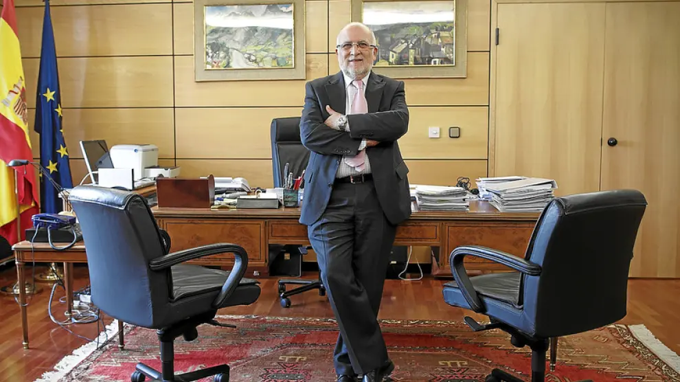 En la imagen, Víctor Morlán, en su despacho de secretario de Estado de Infraestructuras y Planificación en el Ministerio de Fomento.