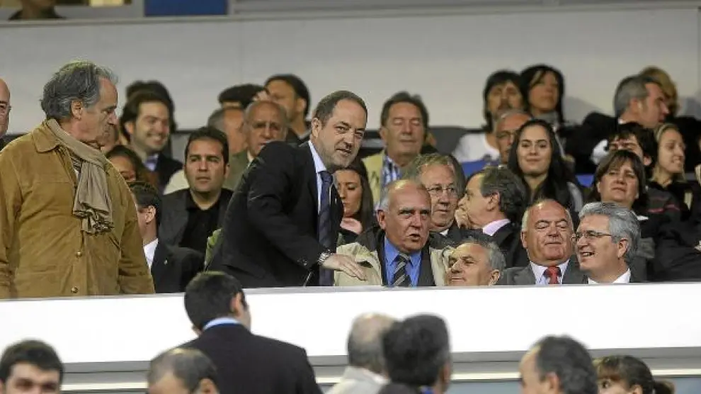 Agapito Iglesias, presidente y accionista mayoritario del Real Zaragoza, el lunes, en el palco de La Romareda.