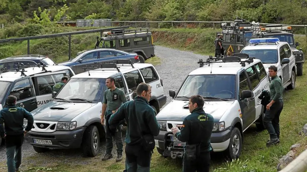 Los agentes de la Guardia Civil de Montaña desmontan el operativo ayer por la tarde después de otra jornada de búsqueda sin novedades.