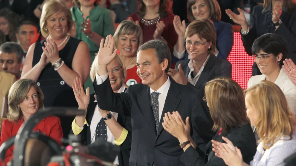 José Luis Rodríguez Zapatero junto a Eva Almunia y otras candidatas socialistas