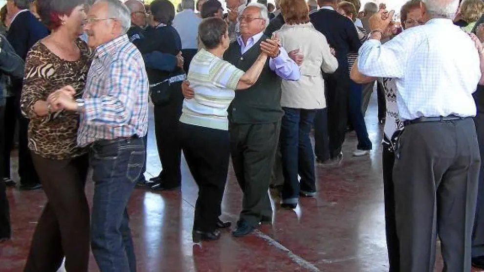 Numerosas personas participaron en los bailes que se organizaron en esta octava edición.