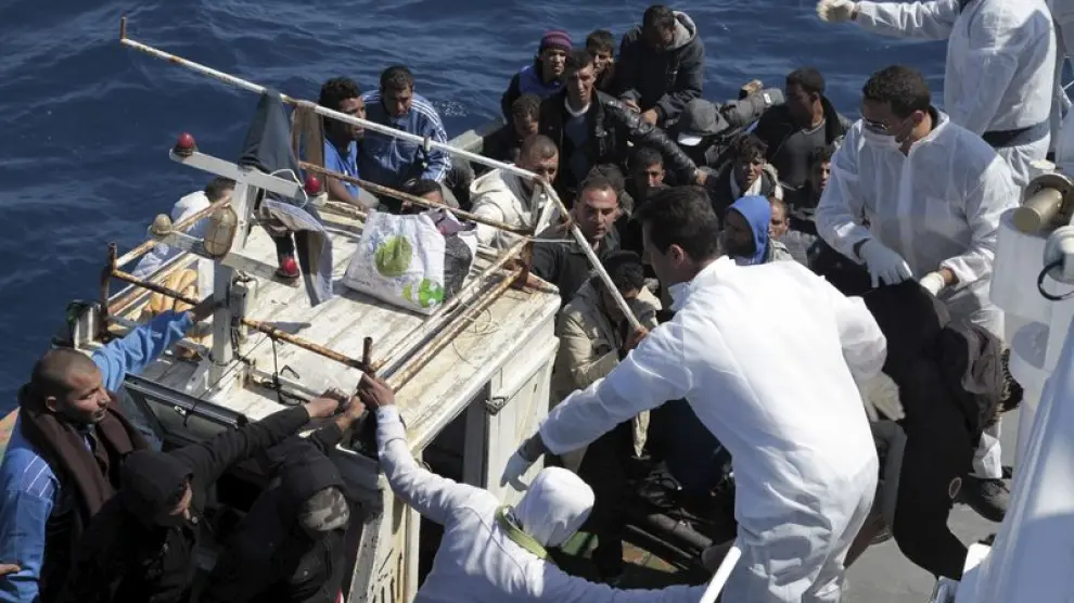 Imagen de la llegada de un embarcación a Lampedusa