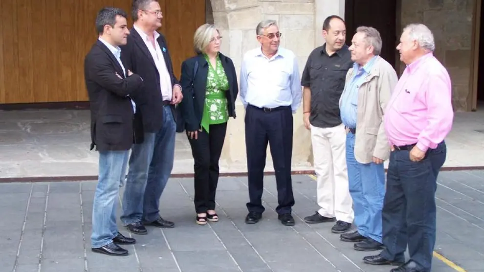 Marcelino Iglesias recaló ayer en la residencia de Tardienta en su visita a Monegros.