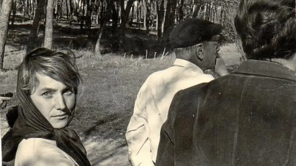 Roumette, junto a Buñuel (con gorra) en el rodaje de la película