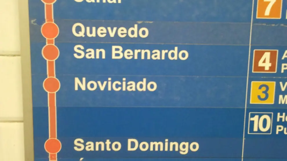 Un panel del itinerario del Metro de Madrid modificado: la parada 'Sol' ahora es 'acampadasol'