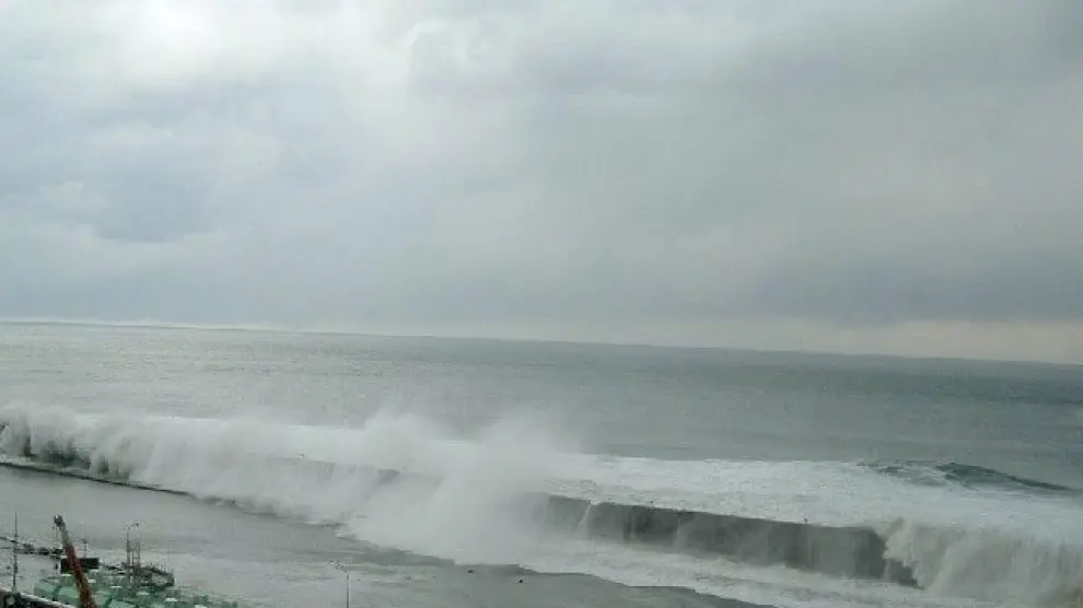Imagen de la ola gigante llegando a la central de Fukushima