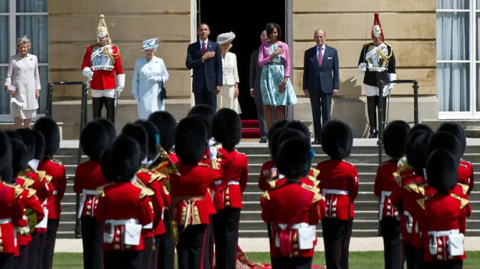 Barack Omaba y la Reina Isabel II durante la recepción oficial.