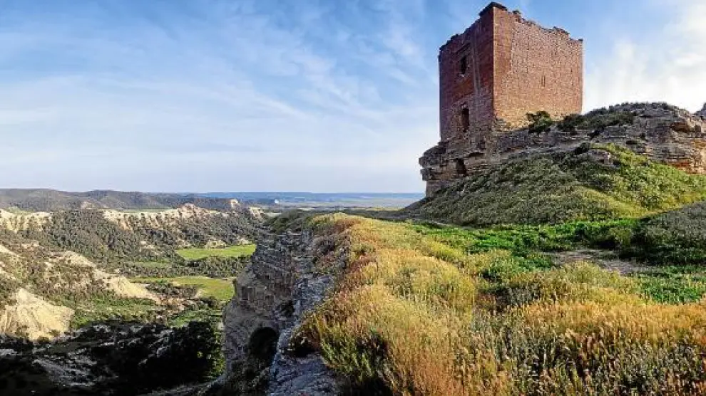 Vista panorámica del castillo de Sora, en un cortado en el término de Castejón de Valdejasa.