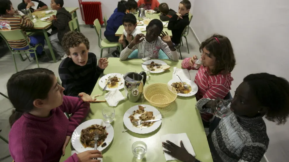 Comedor escolar en el colegio San Vicente de Huesca.