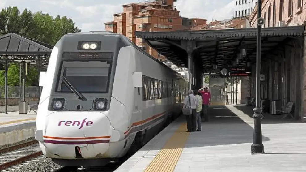 Un tren procedente de Zaragoza llegaba a media tarde de ayer a la estación turolense