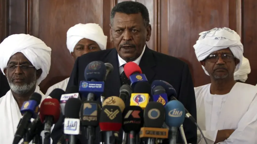 El ministro para asuntos presidenciales de Sudán, Bakri Hassan Saleh, en una rueda de prensa en Jartum
