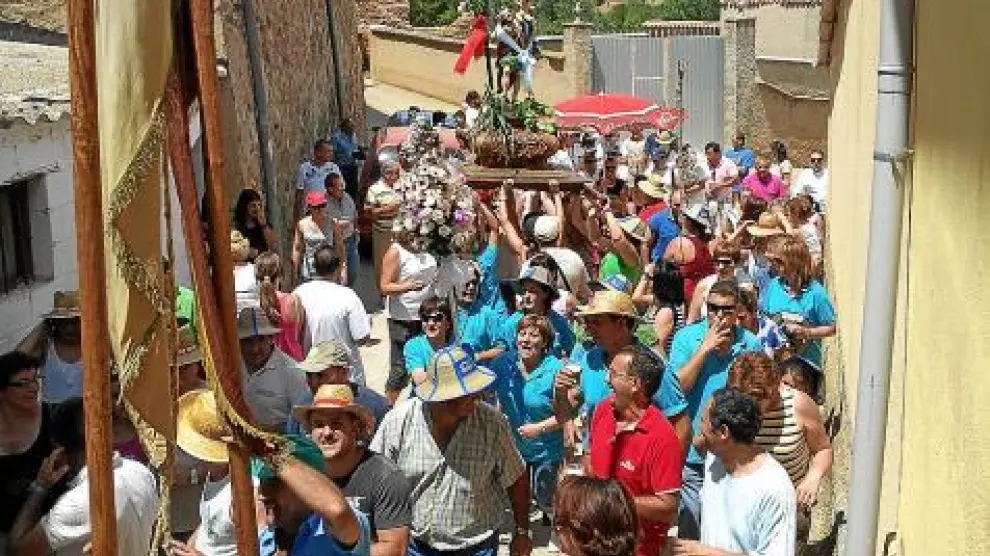 El santo danzó al ritmo del 'Ton' de San Cristóbal, tradición en Munébrega.