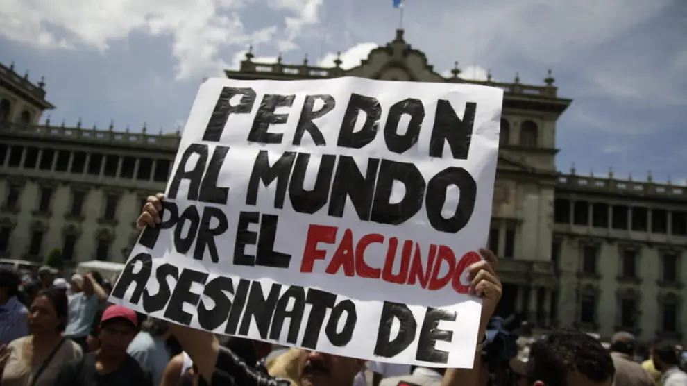Decenas de guatemaltecos se congregan para rendir un homenaje al trovador argentino Facundo Cabral