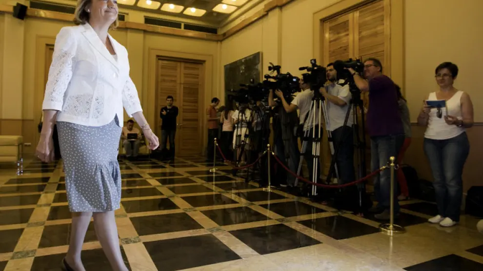 La presidenta de Aragón, Luisa Fernanda Rudi, abandona la Sala de Columnas del Gobierno de Aragón