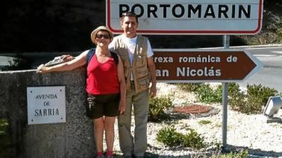 Obdulia Gracia y Alfonso Salillas en la llegada a Portomarin