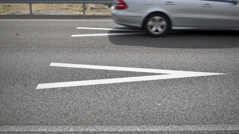 Galones para mantener la distancia de seguridad en las carreteras zaragozanas