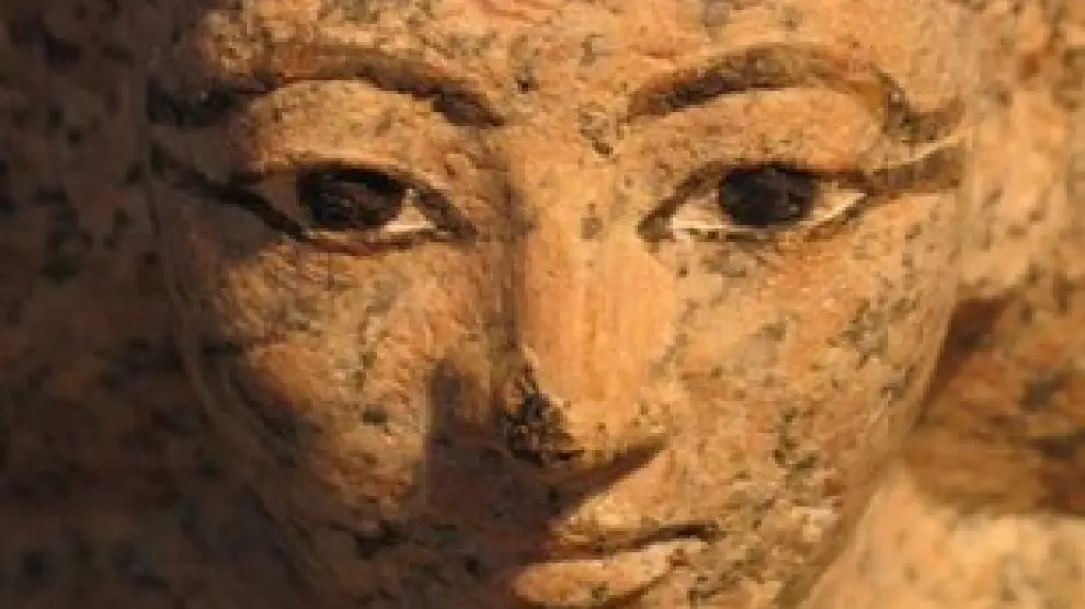 Detalle de una estatua que reproduce la imagen de la reina Hatschepsut