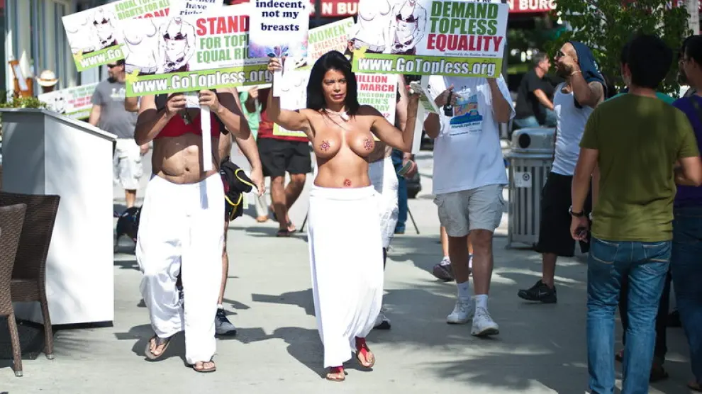 Manifestantes en favor del 'topless en EE.UU.