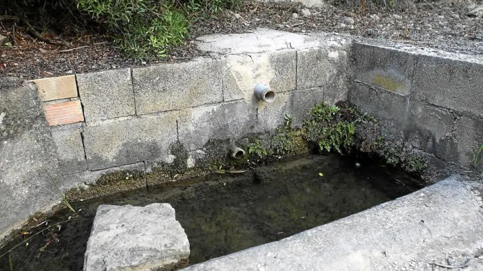 La fuente de la pequeña localidad de Concilio, situada junto al depósito de agua, se ha secado.