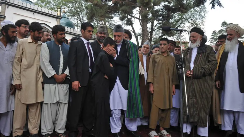 El presidente afgano, Hamid Karzai, perdona a varios niños entrenados por los insurgentes