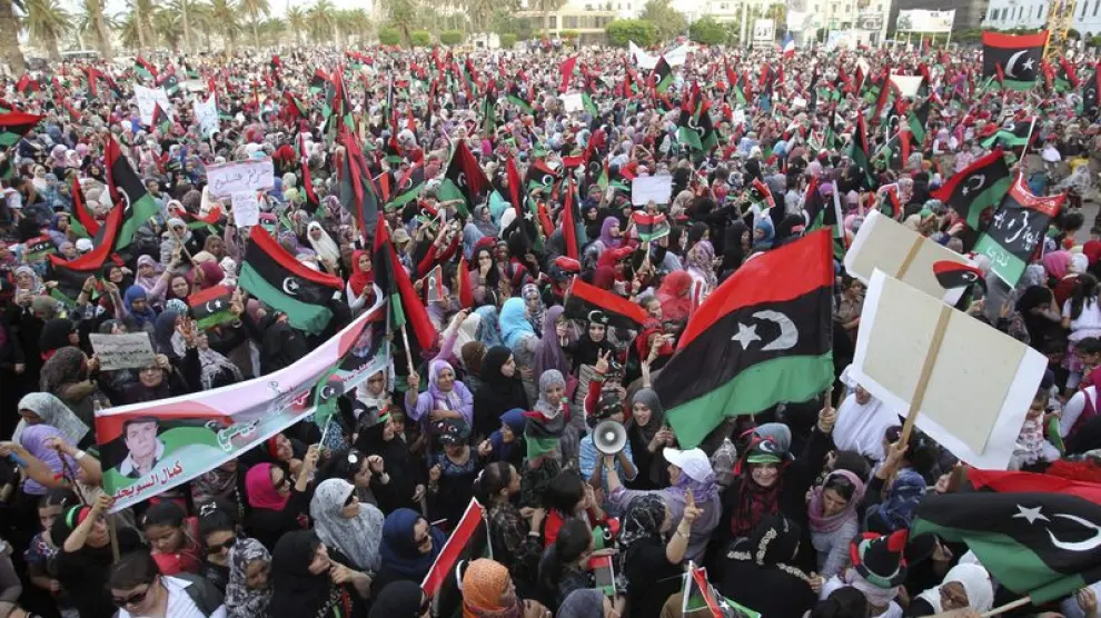Cientos de personas participan en la manifestacion contra el huido coronel Muamar al Gadafi