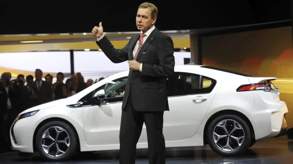 El consejero delegado de Opel presenta el nuevo Opel Ampera