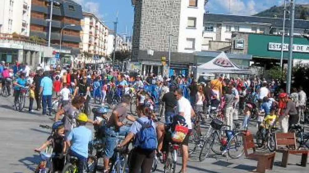 Los ciclistas iniciaron el recorrido desde la plaza Biscós.