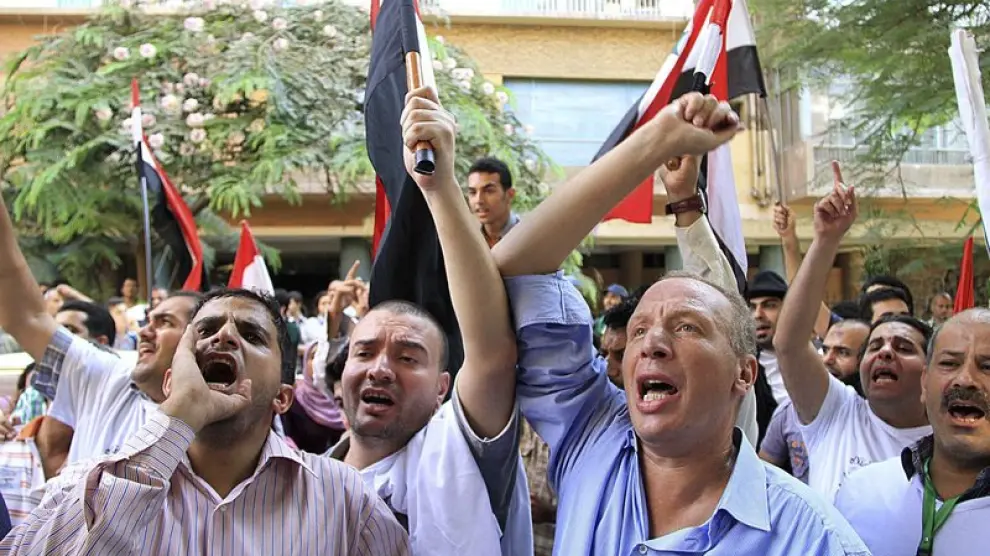 Protesta de ciudadanos sirios en Egipto por la represión del régimen de Al Asad