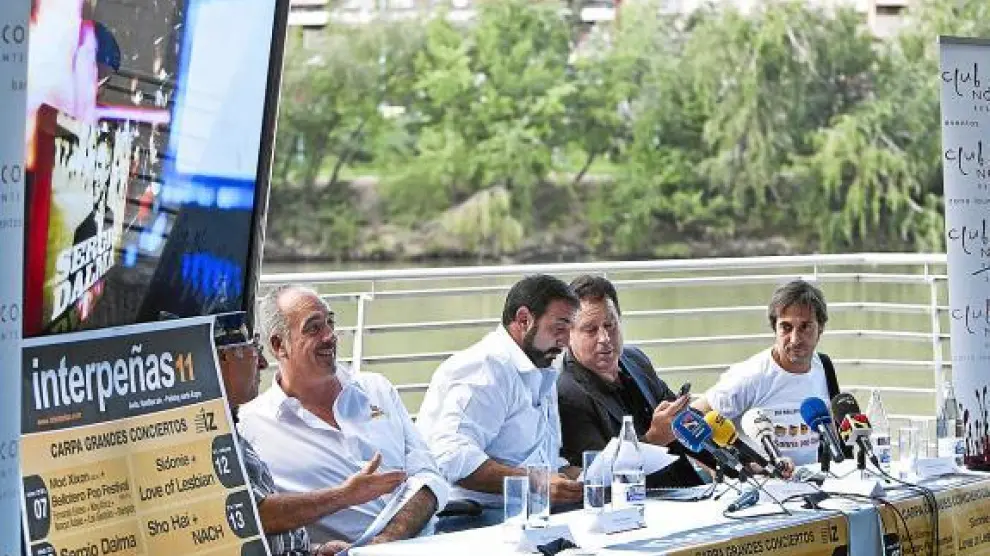 Braulio Cantera y Jerónimo Blasco (en el centro de la imagen), en la presentación de Interpeñas.