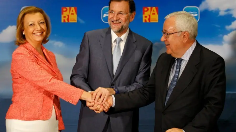 Luisa Fernanda Rudi, Mariano Rajoy y José Ángel Biel este lunes en Zaragoza