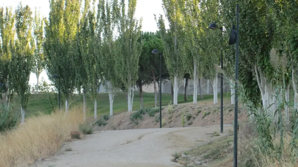 Parque de Miralbueno, junto al antiguo cuartel de aviación